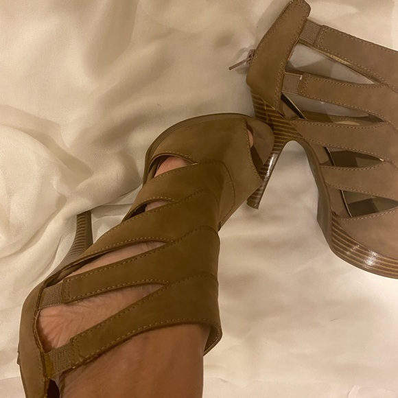 Unlisted 7 1/2 Medium Open Toe Beige heel - Picture 3 of 4